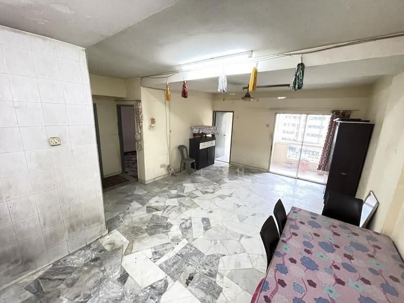 Kondominium untuk Dijual di Pelangi Indah Condominium - MY Loh - Living Room - PropertyGuru.com.my