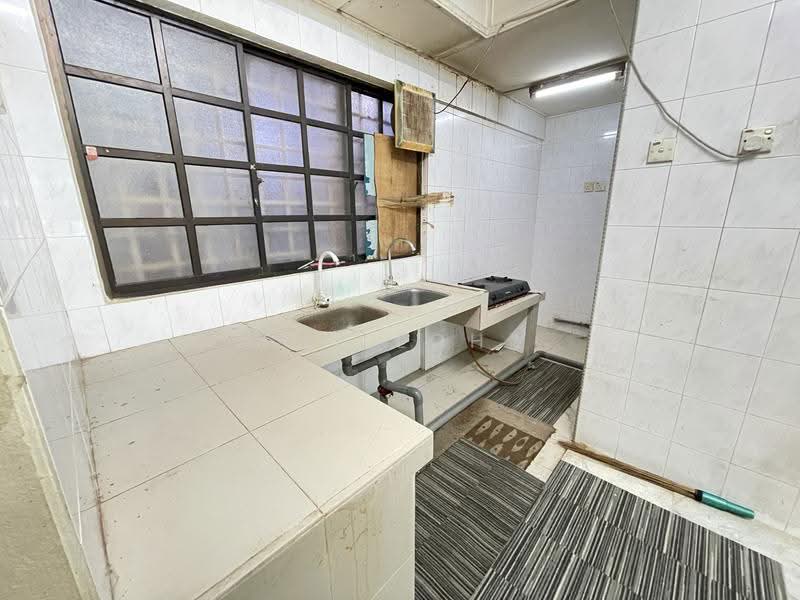 Kondominium untuk Dijual di Pelangi Indah Condominium - MY Loh - Kitchen - PropertyGuru.com.my