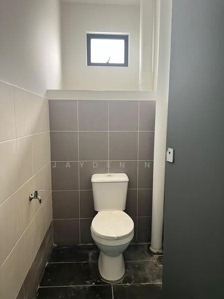 Kedai untuk Disewa di Bandar Baru Permas Jaya (Permas Jaya) - Jayden Ng - Bathroom - PropertyGuru.com.my