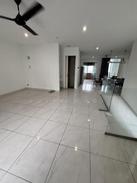 Kondominium untuk Dijual di Seri Puteri Hills Town Villa & Condominium - Jolin Choi - Living Room - PropertyGuru.com.my