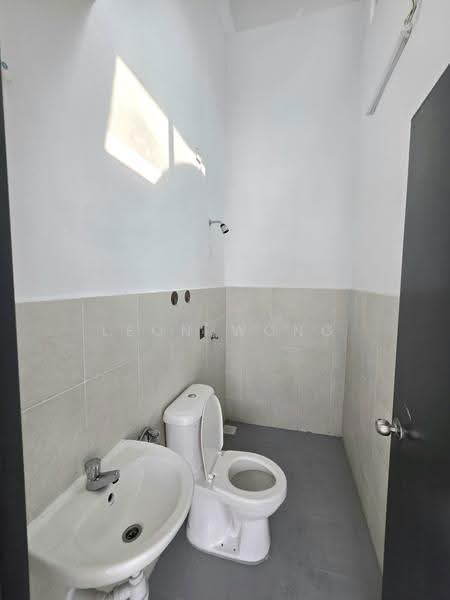 2-storey Terraced House for Sale in Taman Scientex Rawang (Rawang) - LEON WONG - Bathroom - PropertyGuru.com.my