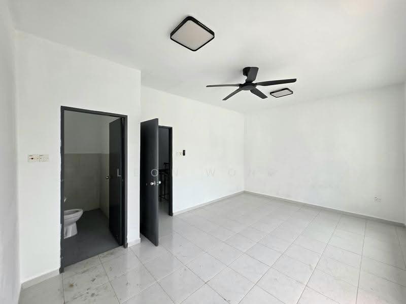 2-storey Terraced House for Sale in Taman Scientex Rawang (Rawang) - LEON WONG - Bathroom - PropertyGuru.com.my