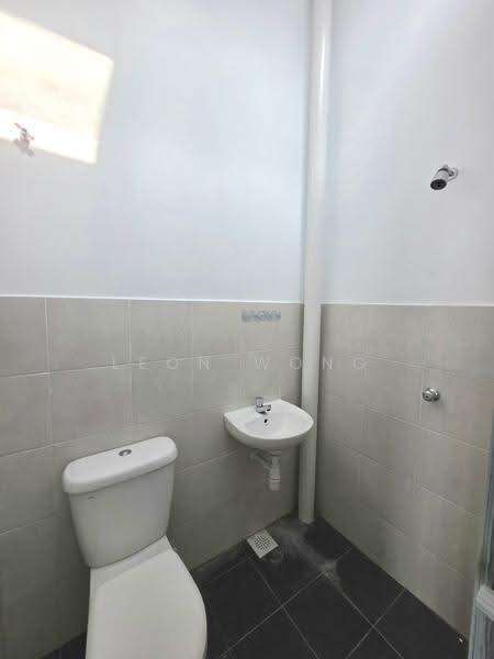 2-storey Terraced House for Sale in Taman Scientex Rawang (Rawang) - LEON WONG - Bathroom - PropertyGuru.com.my
