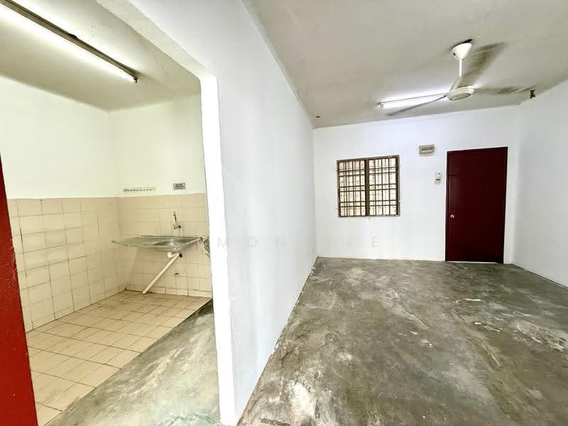 Flat for Sale at Bandar Bukit Tinggi 2 Flat - Simon Lee - Kitchen - PropertyGuru.com.my