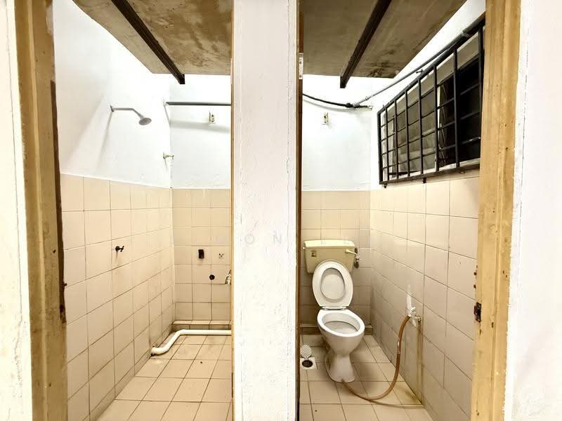 Flat for Sale at Bandar Bukit Tinggi 2 Flat - Simon Lee - Bathroom - PropertyGuru.com.my