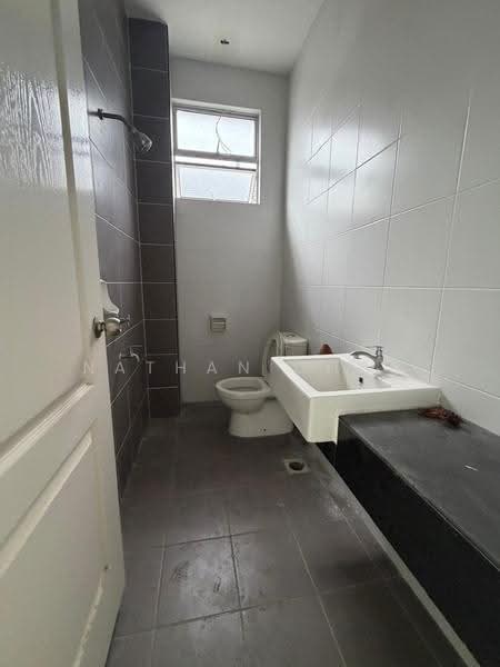 Semi-Detached House for Sale in Taman Kulai Utama (Kulai) - Nathan Chan - Bathroom - PropertyGuru.com.my