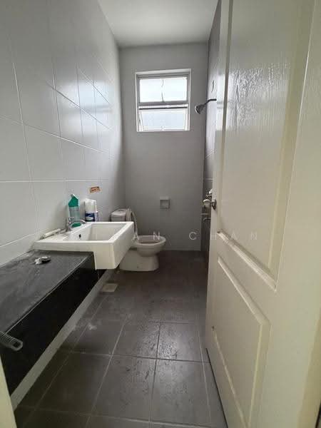 Semi-Detached House for Sale in Taman Kulai Utama (Kulai) - Nathan Chan - Bathroom - PropertyGuru.com.my