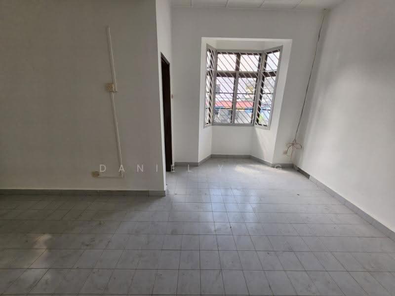2-storey Terraced House for Sale in Taman Desa Cemerlang (Ulu Tiram) - Daniel Yong - Living Room - PropertyGuru.com.my