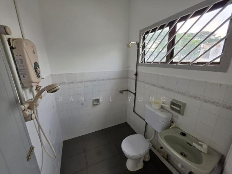 2-storey Terraced House for Sale in Taman Desa Cemerlang (Ulu Tiram) - Daniel Yong - Bathroom - PropertyGuru.com.my