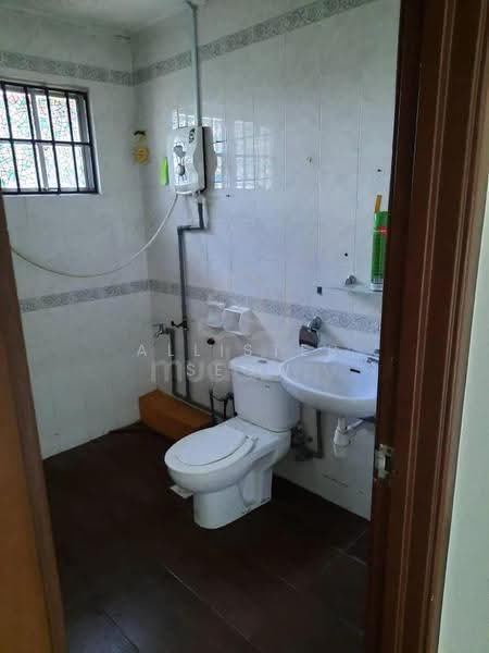 2-storey Terraced House for Rent in Kota Kemuning (Shah Alam) - Allister Seow - Bathroom - PropertyGuru.com.my