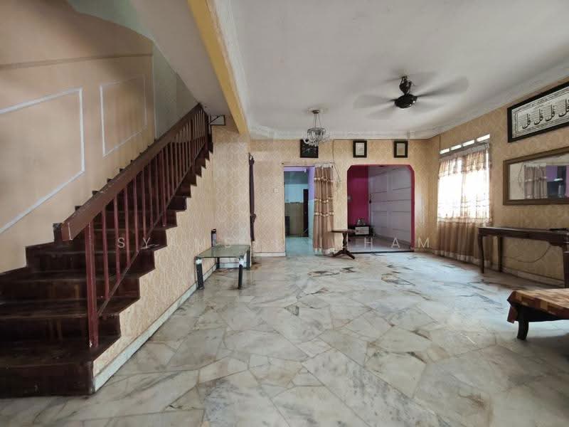 2-storey Terraced House for Sale in Telok Panglima Garang (Selangor) - Syamsul Ilham - Living Room - PropertyGuru.com.my