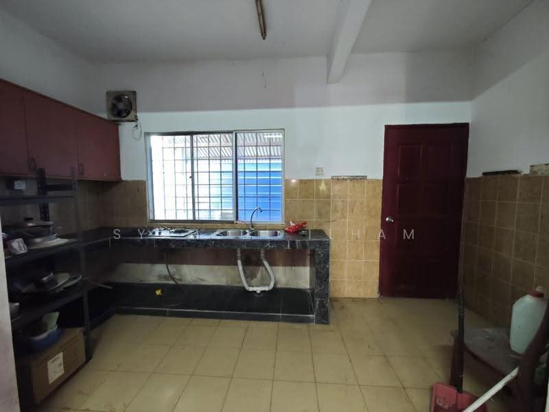 2-storey Terraced House for Sale in Telok Panglima Garang (Selangor) - Syamsul Ilham - Kitchen - PropertyGuru.com.my