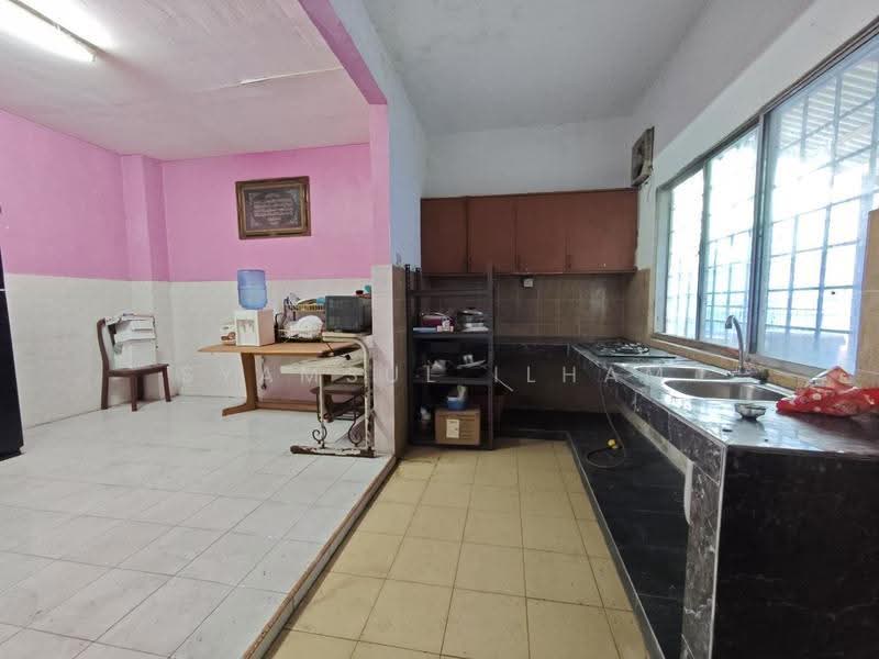 2-storey Terraced House for Sale in Telok Panglima Garang (Selangor) - Syamsul Ilham - Kitchen - PropertyGuru.com.my