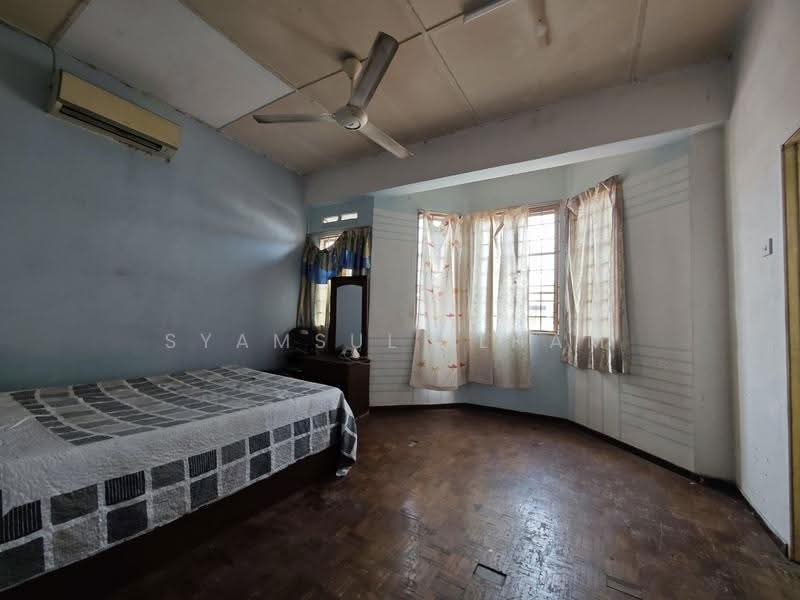 2-storey Terraced House for Sale in Telok Panglima Garang (Selangor) - Syamsul Ilham - Bedroom - PropertyGuru.com.my