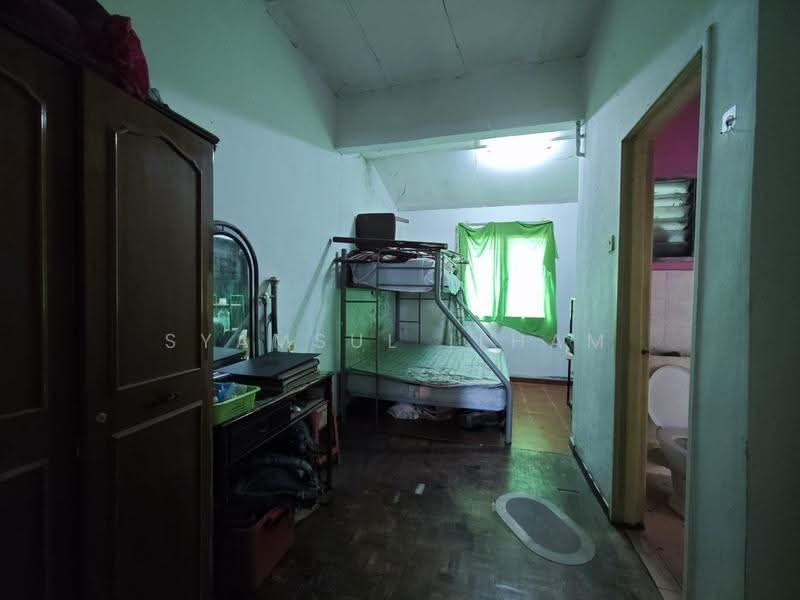 2-storey Terraced House for Sale in Telok Panglima Garang (Selangor) - Syamsul Ilham - Bedroom - PropertyGuru.com.my