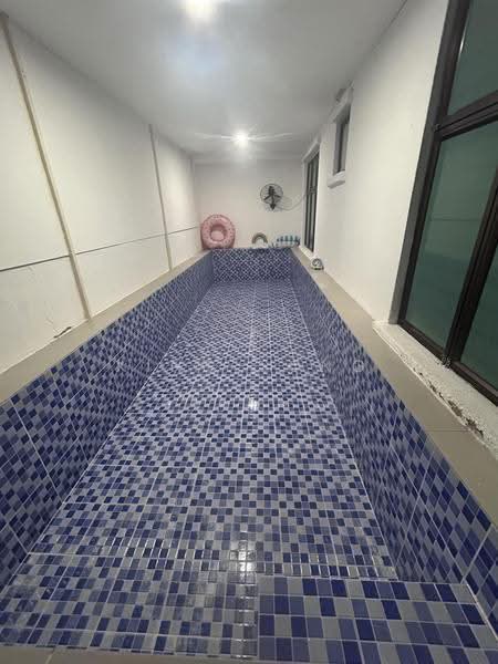Rumah Berkembar untuk Dijual di Taman Rembia Perkasa (Rembia) - King Song - Pool - PropertyGuru.com.my