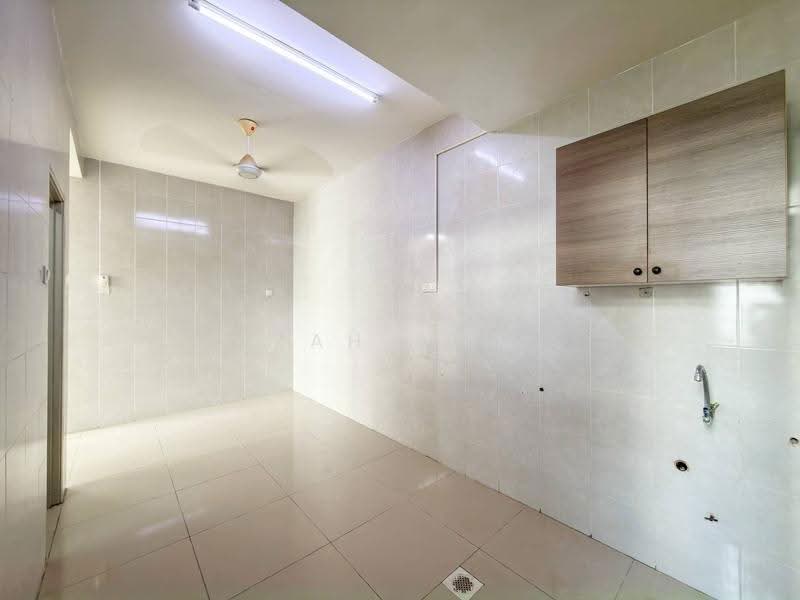 Rumah Berkembar untuk Dijual di Bandar Saujana Putra (Tanjong Duabelas) - Izzah Alias - Kitchen - PropertyGuru.com.my
