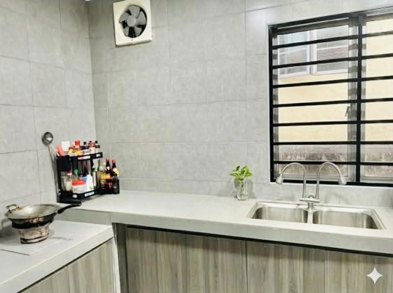 2-storey Terraced House for Sale in Taman Universiti Indah (Seri Kembangan) - Kow Tze Fui - Kitchen - PropertyGuru.com.my