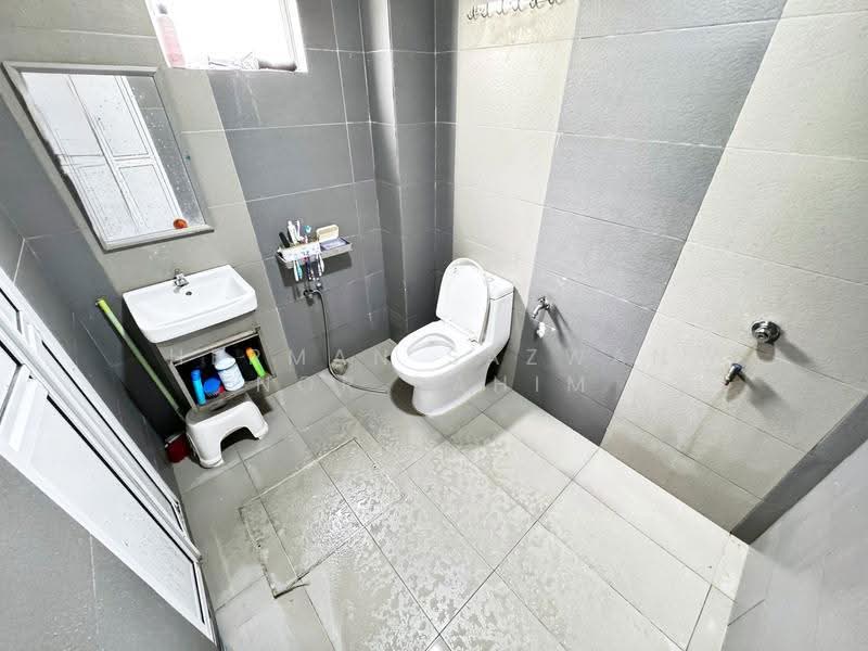 2-storey Terraced House for Sale in Seksyen 8 (Bangi) - Herman Sazwan Nor Rahim - Bathroom - PropertyGuru.com.my