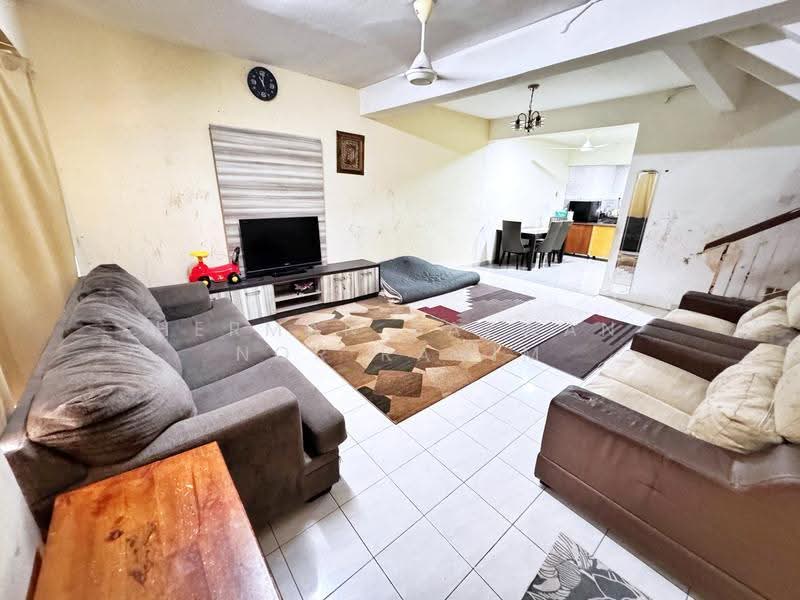 2-storey Terraced House for Sale in Seksyen 8 (Bangi) - Herman Sazwan Nor Rahim - Living Room - PropertyGuru.com.my
