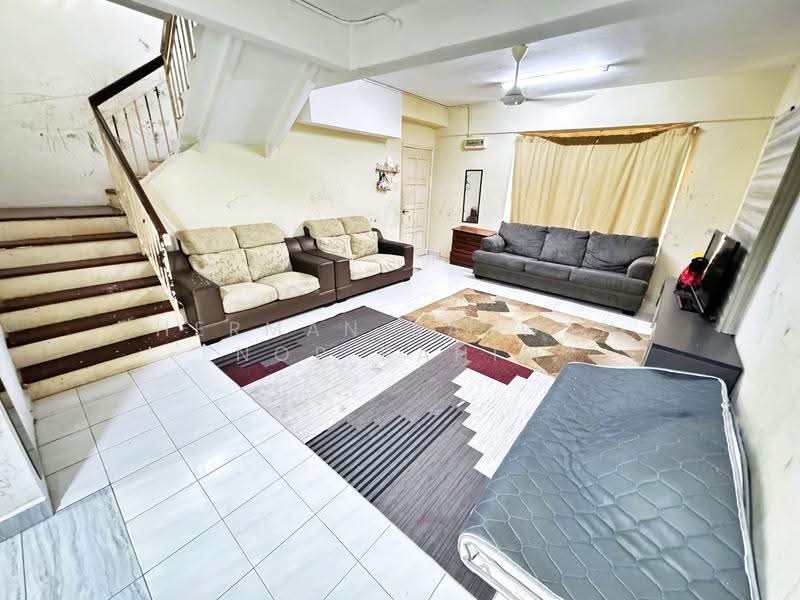 2-storey Terraced House for Sale in Seksyen 8 (Bangi) - Herman Sazwan Nor Rahim - Living Room - PropertyGuru.com.my