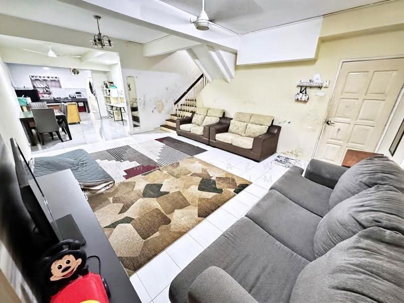 2-storey Terraced House for Sale in Seksyen 8 (Bangi) - Herman Sazwan Nor Rahim - Living Room - PropertyGuru.com.my