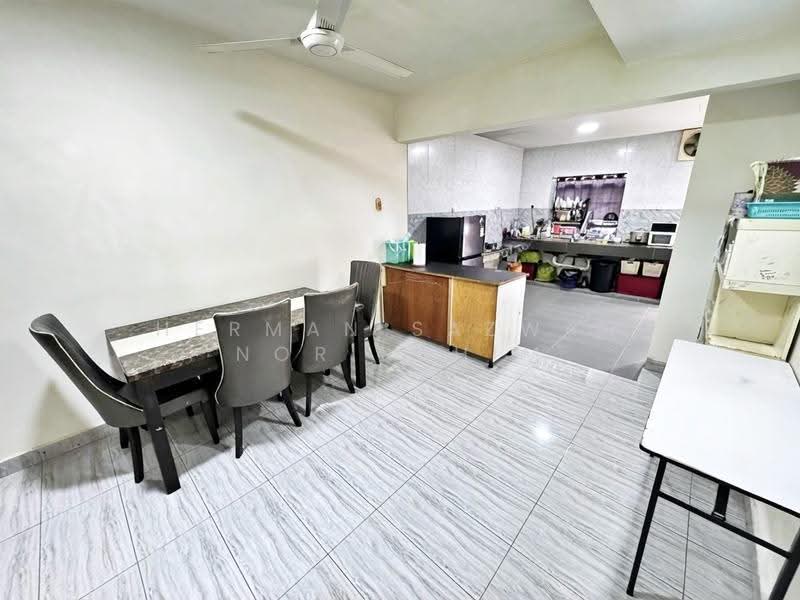 2-storey Terraced House for Sale in Seksyen 8 (Bangi) - Herman Sazwan Nor Rahim - Dining Room - PropertyGuru.com.my