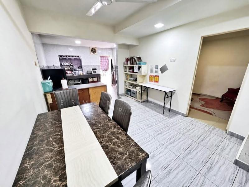 2-storey Terraced House for Sale in Seksyen 8 (Bangi) - Herman Sazwan Nor Rahim - Dining Room - PropertyGuru.com.my