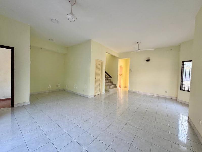 2-storey Terraced House for Sale in Taman Bukit Subang (Shah Alam) - Afiqah zaidi - PropertyGuru.com.my