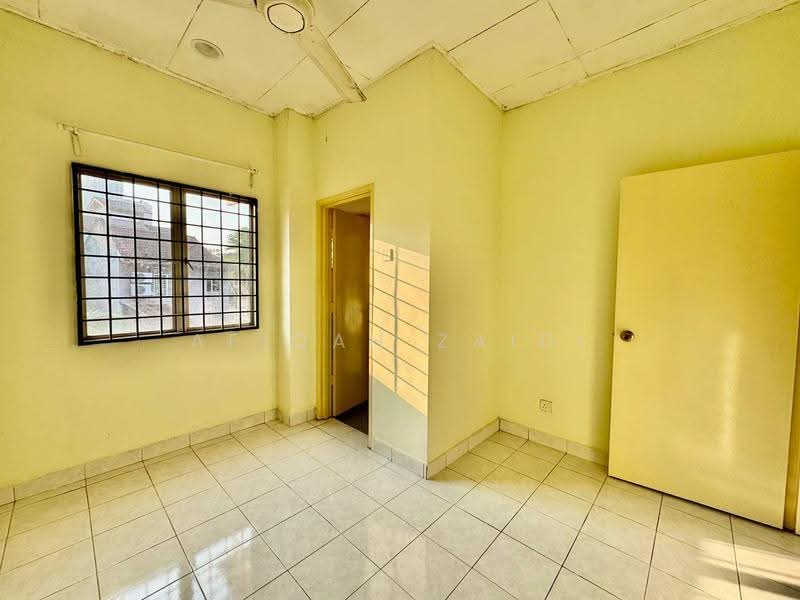 2-storey Terraced House for Sale in Taman Bukit Subang (Shah Alam) - Afiqah zaidi - PropertyGuru.com.my