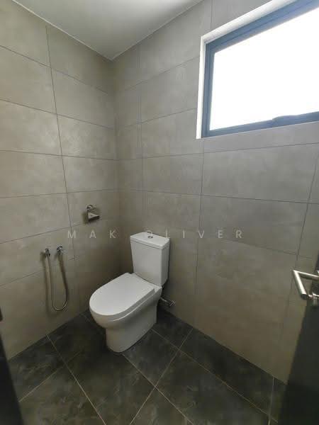 Kedai / Pejabat untuk Disewa di BANDAR PUCHONG JAYA (Puchong) - Mak Oliver - Bathroom - PropertyGuru.com.my
