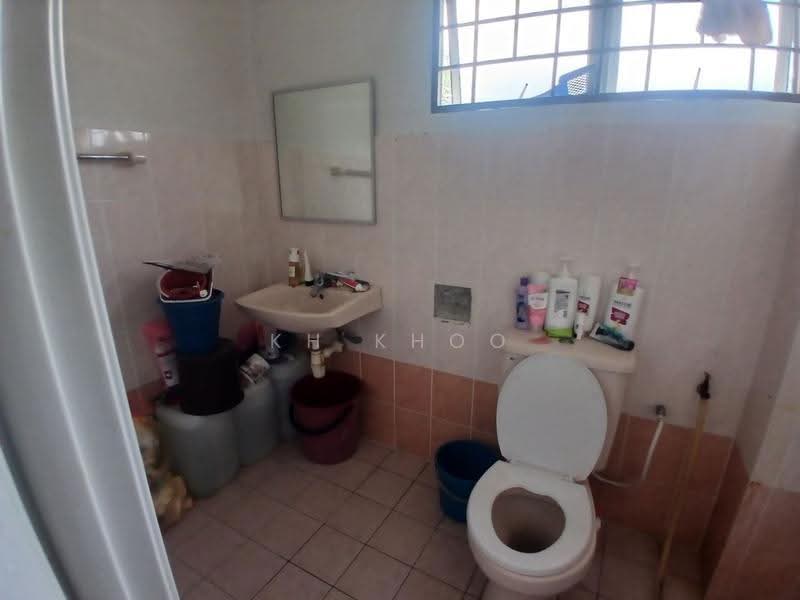 2-storey Terraced House for Sale in Putra Permai (Subang Jaya) - KH Khoo - Bathroom - PropertyGuru.com.my
