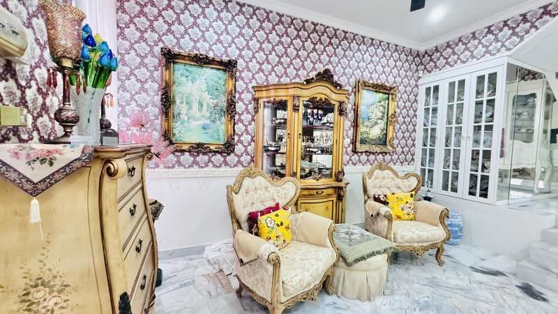 Semi-Detached House for Sale in Taman Universiti Indah (Seri Kembangan) - Kow Tze Fui - Living Room - PropertyGuru.com.my