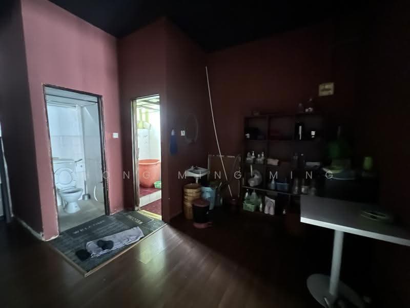 Kedai / Pejabat untuk Disewa di Seremban 2 (Negeri Sembilan) - Chong Ming Ming - Bathroom - PropertyGuru.com.my