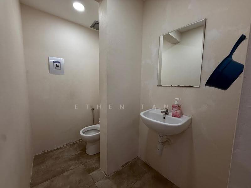 Pejabat untuk Disewa di Bayan Baru (Penang) - Ethen Tan - Bathroom - PropertyGuru.com.my