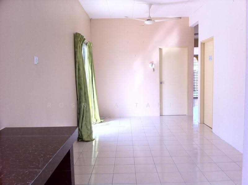 Terraced House for Sale in Seremban (Negeri Sembilan) - Rosniza Tanidi - Living Room - PropertyGuru.com.my