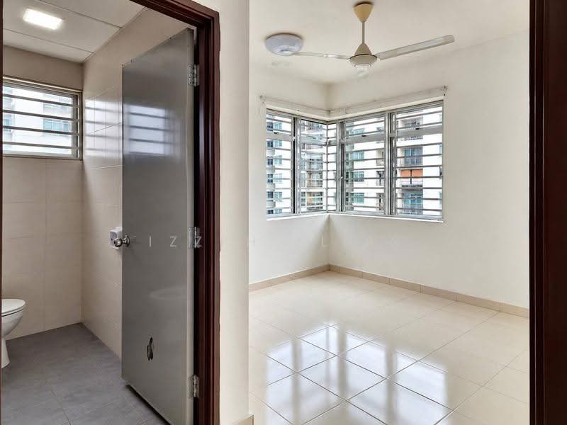 Apartment for Sale at Residensi Warnasari 2 - Izzah Alias - Bathroom - PropertyGuru.com.my