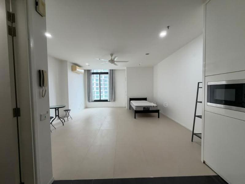 Kediaman Servis untuk Dijual di Arcoris Residences - Valerie Ng - Bedroom - PropertyGuru.com.my