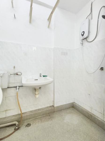 Flat for Sale at Taman Yew Lean - Weng Sern - Bathroom - PropertyGuru.com.my