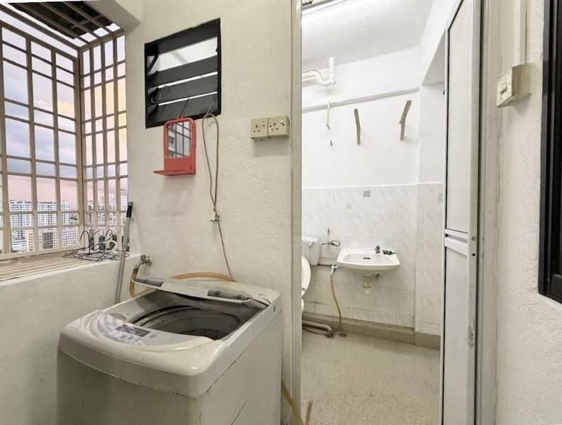 Flat for Sale at Taman Yew Lean - Weng Sern - Bathroom - PropertyGuru.com.my