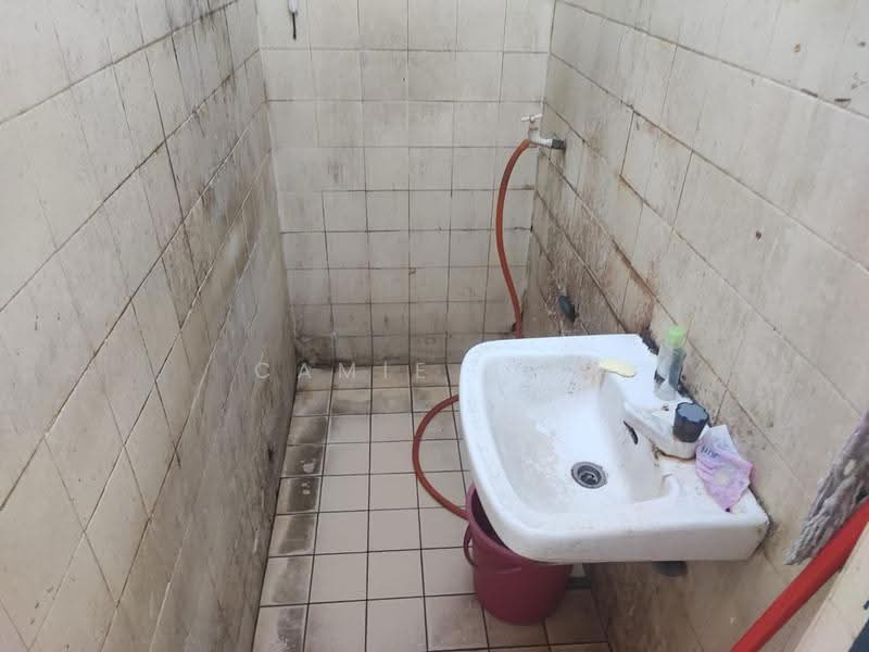 1-storey Terraced House for Sale in Bandar Sri Pengkalan (Batu Gajah) - Camie Hoo - Bathroom - PropertyGuru.com.my