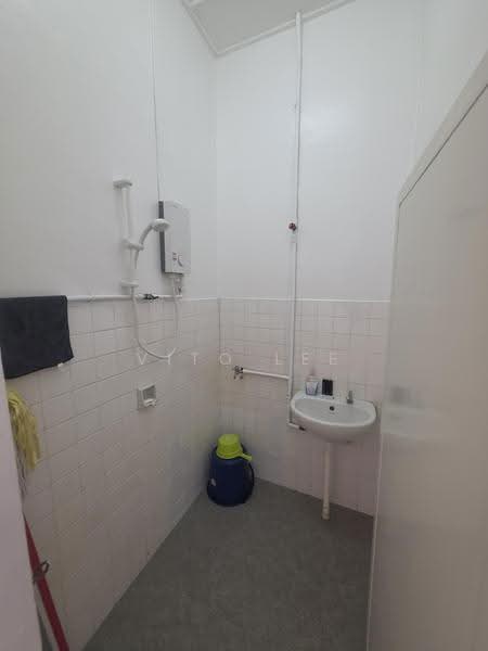 1-storey Terraced House for Sale in Kampung Lapan (Melaka City) - Vito Lee - Bathroom - PropertyGuru.com.my
