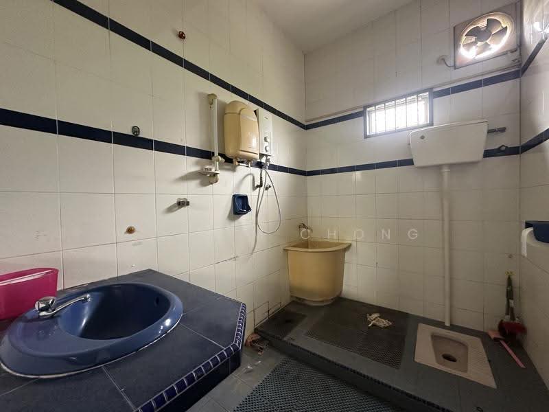 2-storey Terraced House for Sale in Kampung Lapan (Melaka City) - William Chong - Bathroom - PropertyGuru.com.my