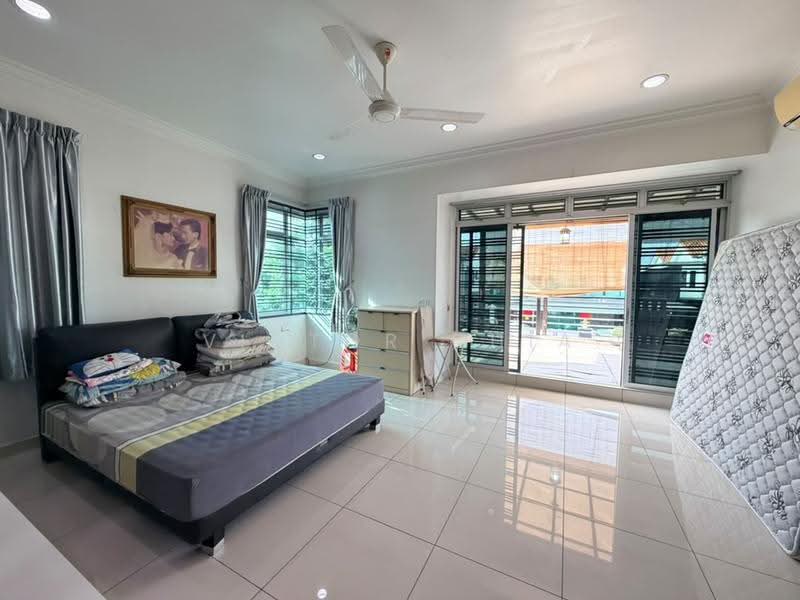 Semi-Detached House for Sale in Taman Gaya (Ulu Tiram) - Victor Chia - Bedroom - PropertyGuru.com.my
