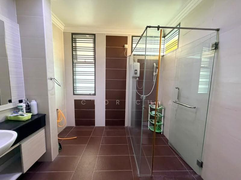 Semi-Detached House for Sale in Taman Gaya (Ulu Tiram) - Victor Chia - Bathroom - PropertyGuru.com.my