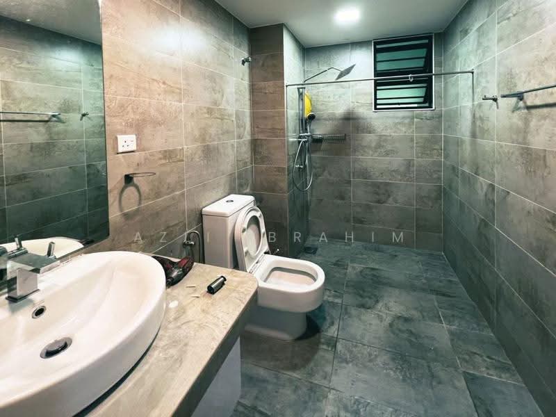 Pangsapuri untuk Dijual di Taman Hijau Apartment - Azli Ibrahim - Bathroom - PropertyGuru.com.my