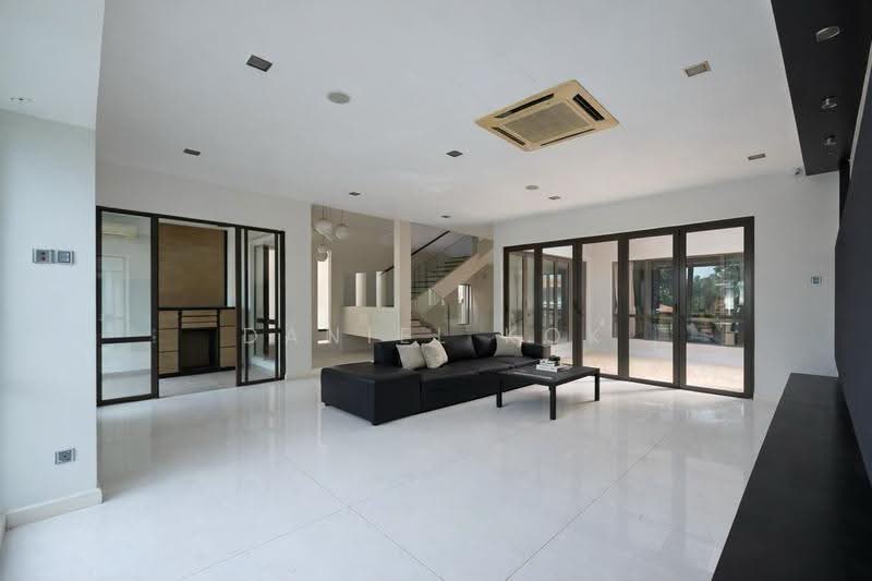 Rumah Banglo untuk Dijual di Kota Kemuning Hills (Shah Alam) - Daniel Kok - Living Room - PropertyGuru.com.my
