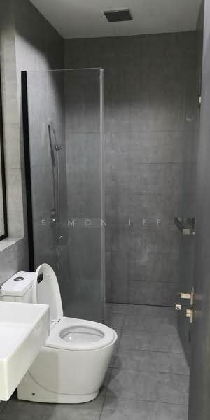 Kediaman Servis untuk Disewa di The Square @ One City - Simon Lee - Bathroom - PropertyGuru.com.my