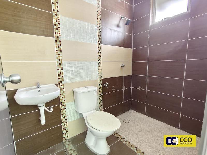 2-storey Terraced House for Sale in Klebang Ria (Chemor) - Chris Chin - Bathroom - PropertyGuru.com.my