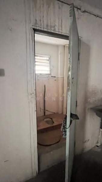 Factory for Rent in Subang Light Industrial Park (Subang Jaya) - Laura Wong - Bathroom - PropertyGuru.com.my